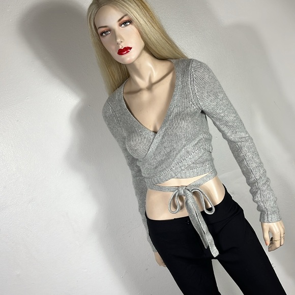 Theory Cashmere Blend Sweater - Picture 5 of 7